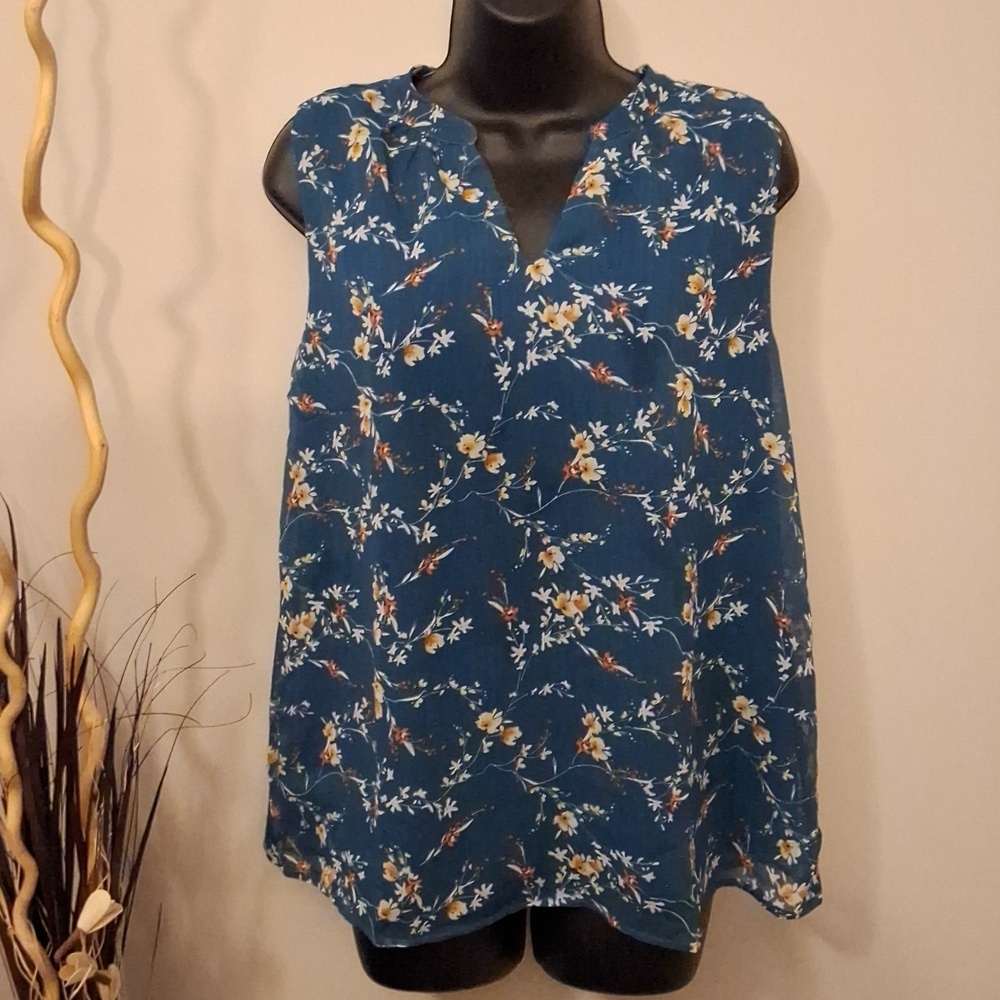 Paper moon NWT sleeveless blouse Medium